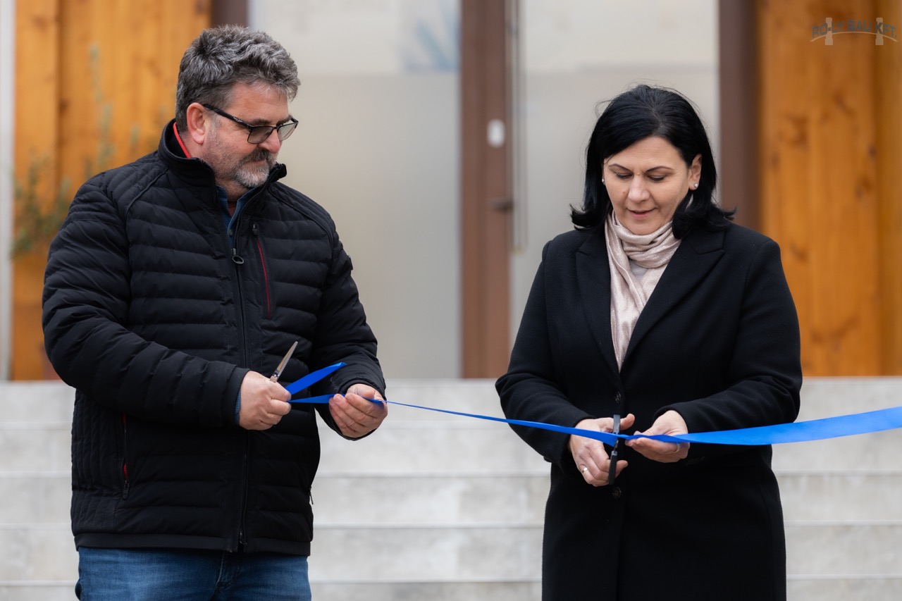 Fényképes beszámoló a Régi Malom ünnepélyes szalagátvágó megnyitójáról